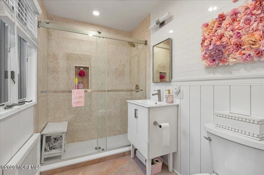 Photo of 48 Lakeside Avenue
