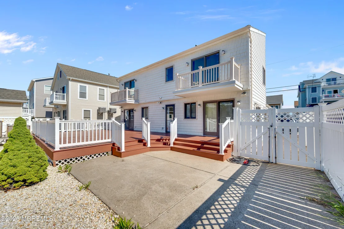 Photo of 3 7th Avenue