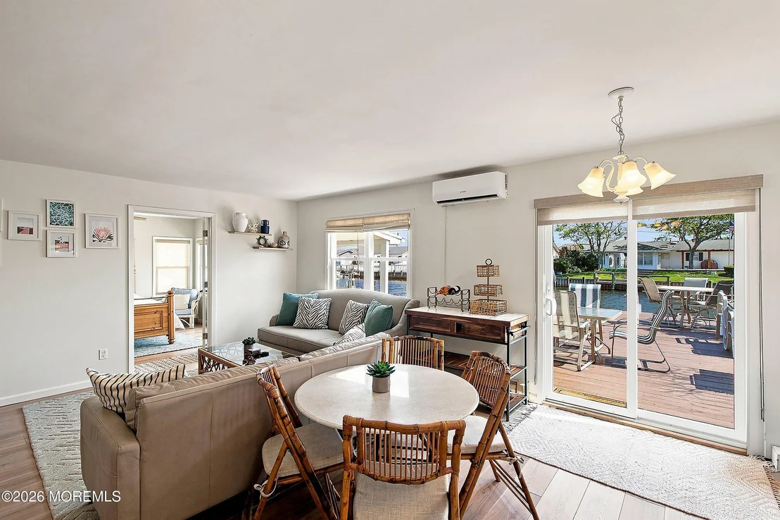 Photo of 216 Montclair Road S
