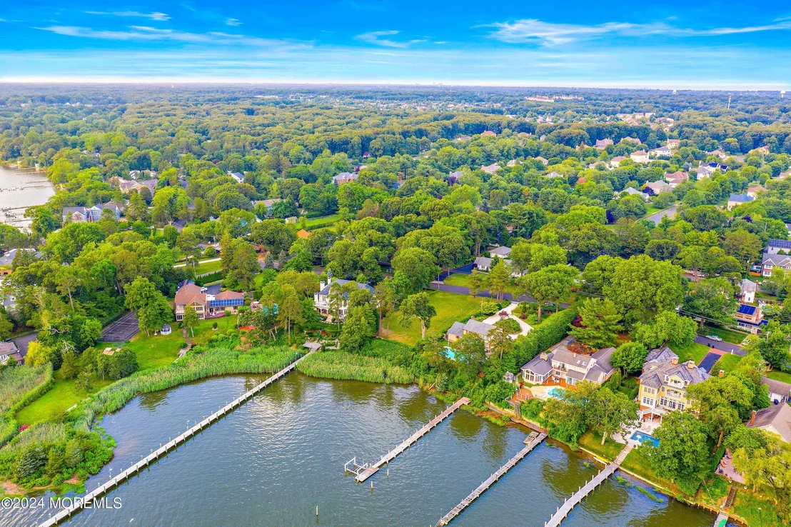 Photo of 2639 River Road