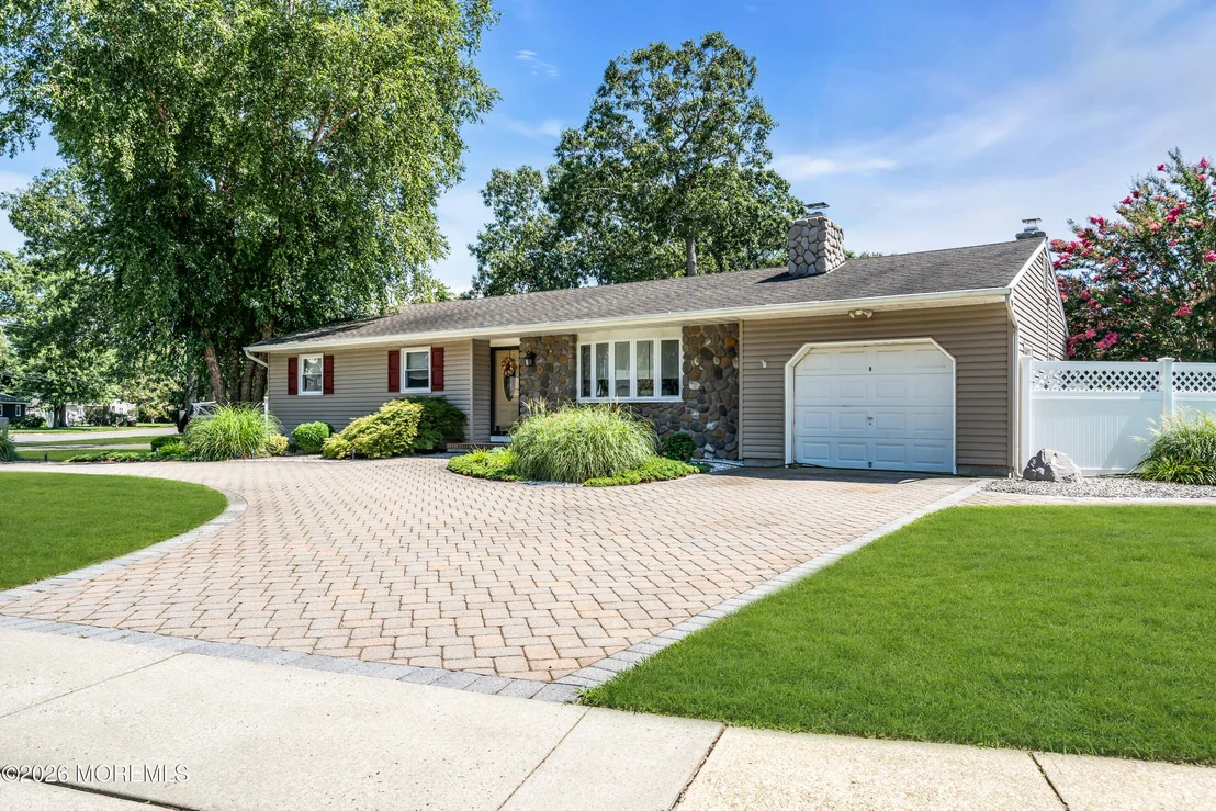 Photo of 421 Leanora Street