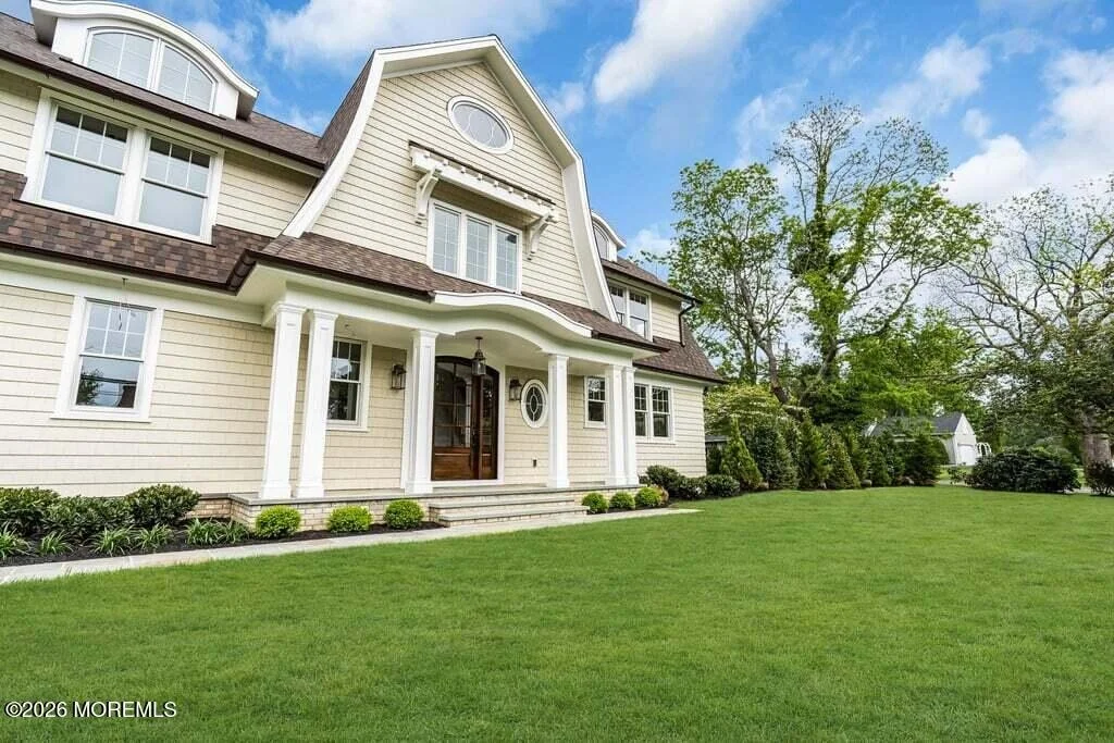Photo of 907 Riverview Drive