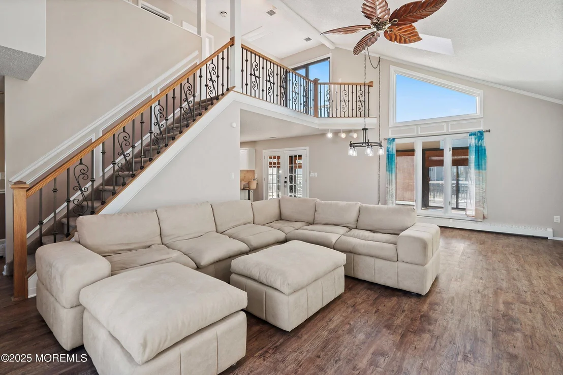 Photo of 1161 Laurel Boulevard