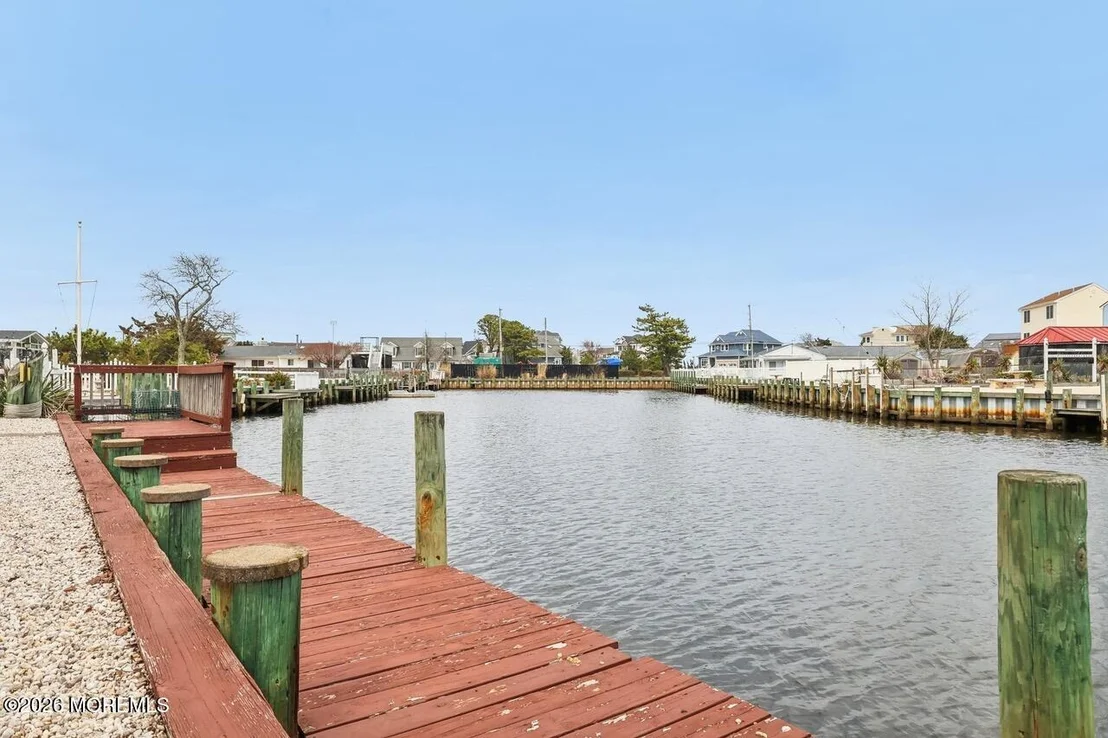Photo of 232 Montclair Road S