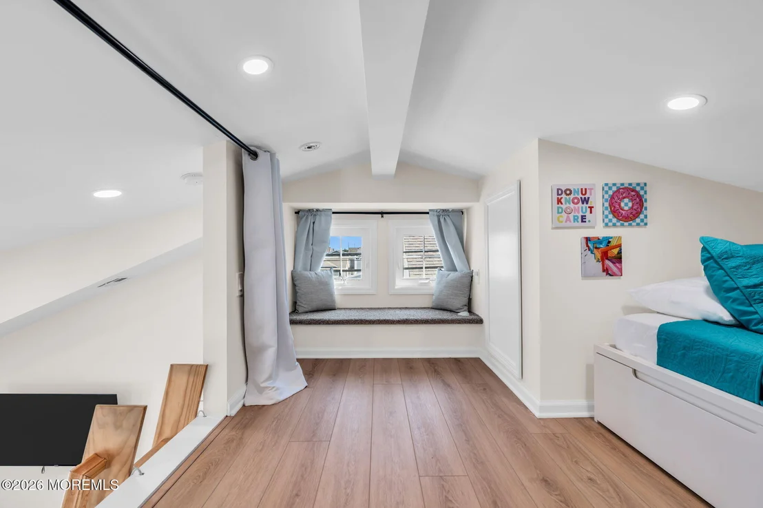 Photo of 115 W Tide Way