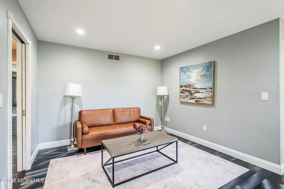 Photo of 657 Rodrigues Lane