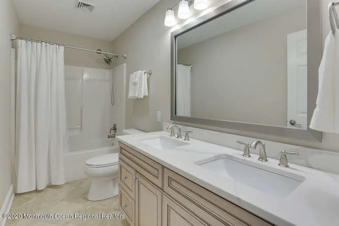 Photo of 2567 River Road