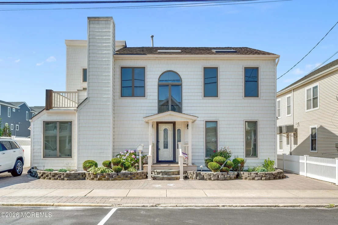 Photo of 3 7th Avenue