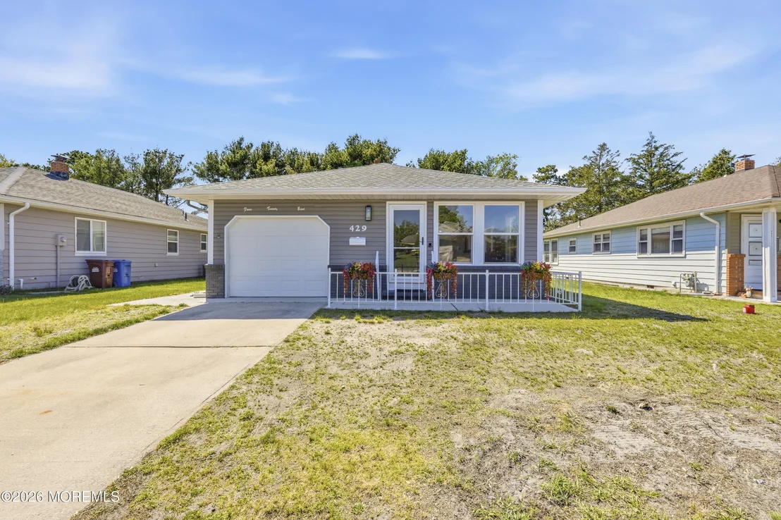 Photo of 429 Saint Thomas Drive
