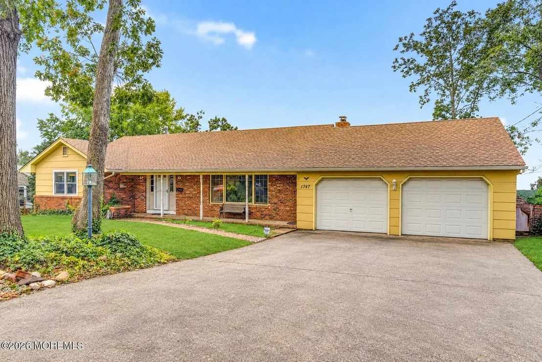 Photo of 1747 Forge Pond Road