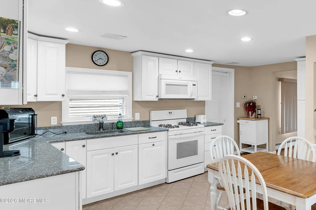Photo of 202 5th Avenue