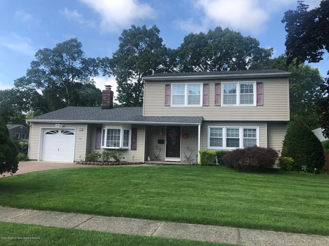 Photo of 220 Colonial Drive
