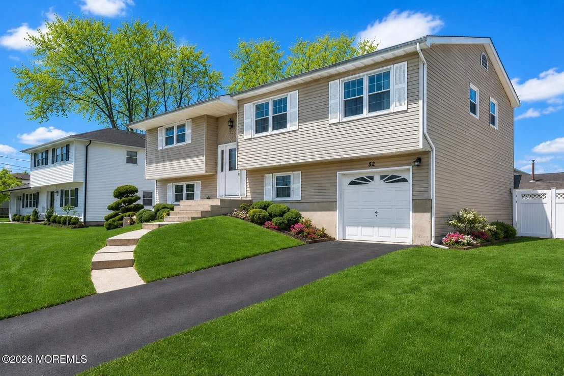 Photo of 52 Cresci Boulevard