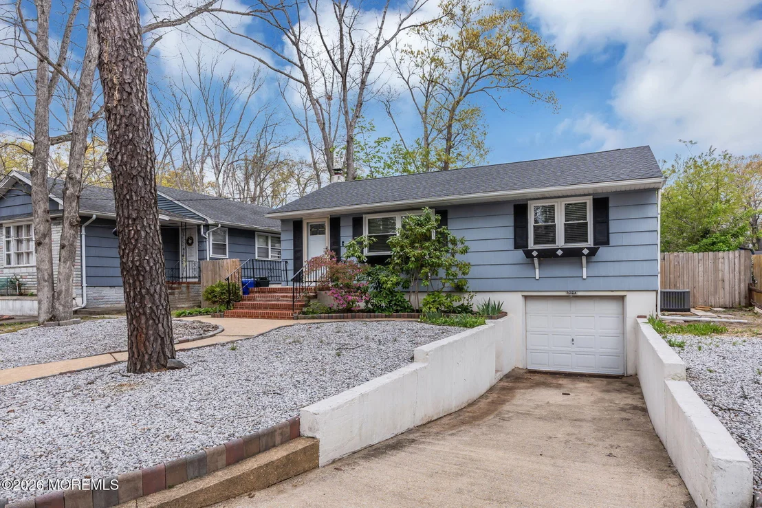 Photo of 704 Barberry Drive