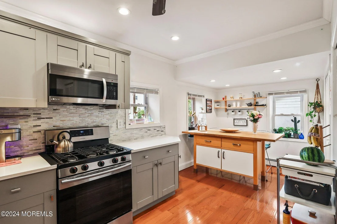 Photo of 785 Lakeshore Drive