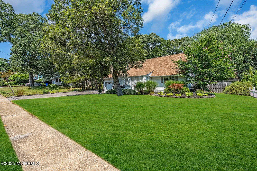 Photo of 984 Westminster Drive