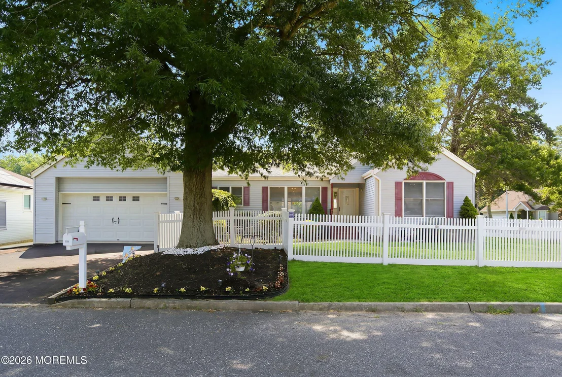Photo of 101 Foxwood Lane
