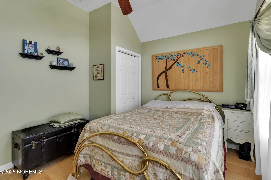 Photo of 46 W Rutherford Lane