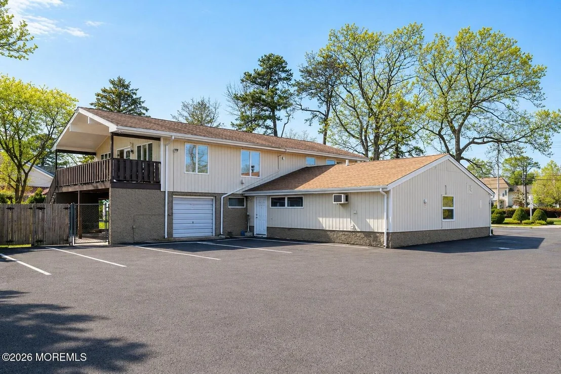 Photo of 437 Adamston Road