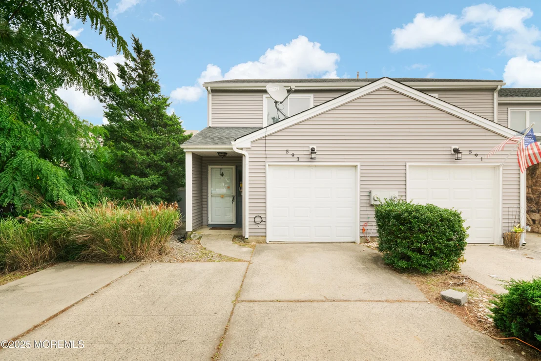 Photo of 593 Patten Avenue