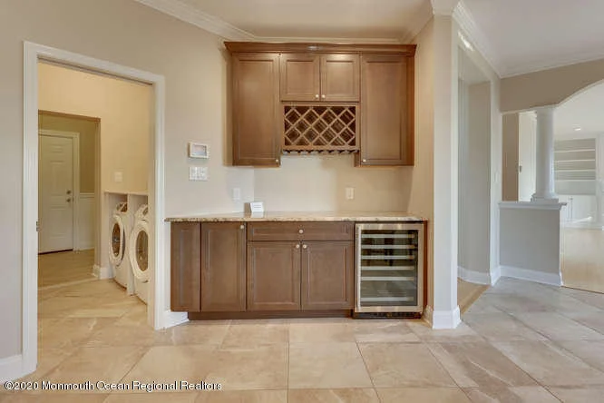 Photo of 2567 River Road