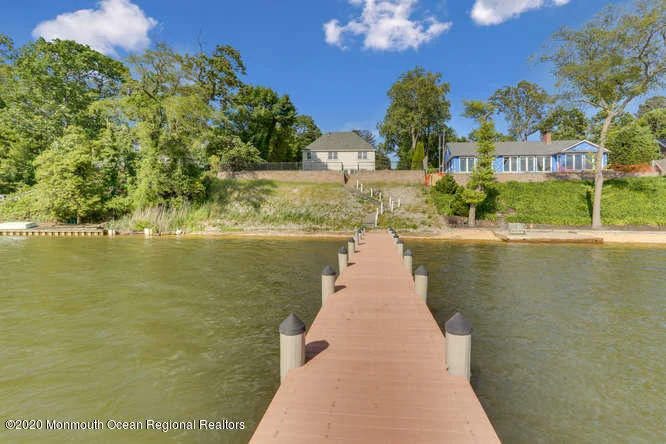Photo of 2567 River Road