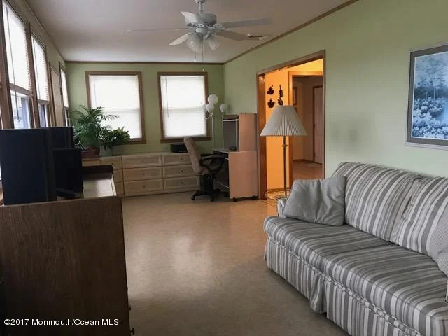 Photo of 450 Applegate Avenue