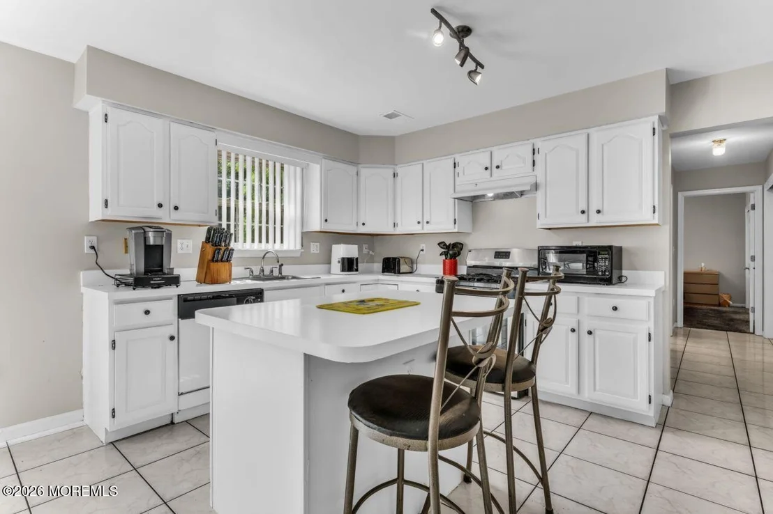 Photo of 383 Meadowood Road