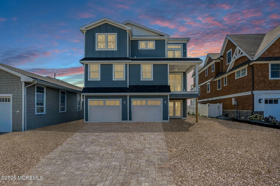 Photo of 155 Pershing Boulevard