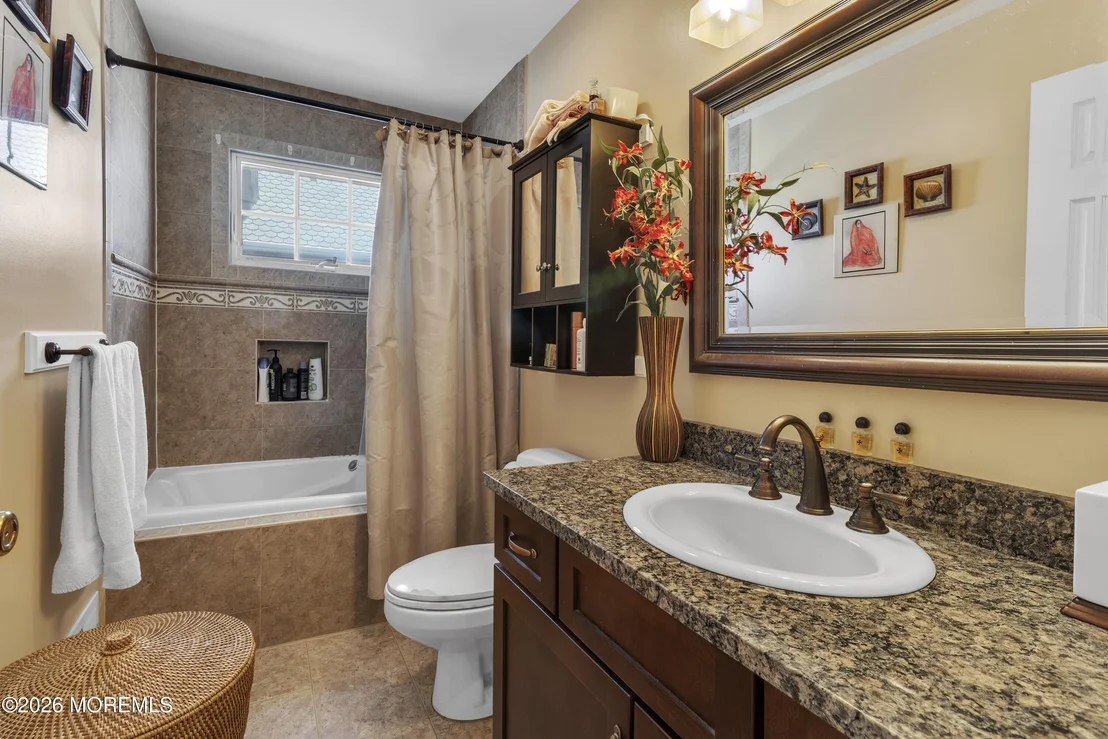 Photo of 46 W Rutherford Lane