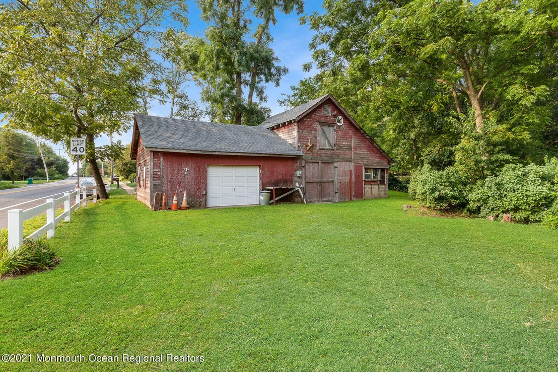 Photo of 425 Harmony Road