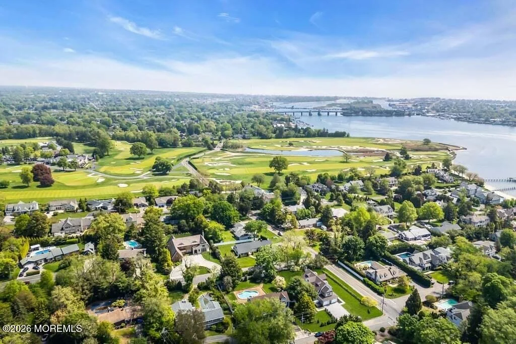 Photo of 907 Riverview Drive
