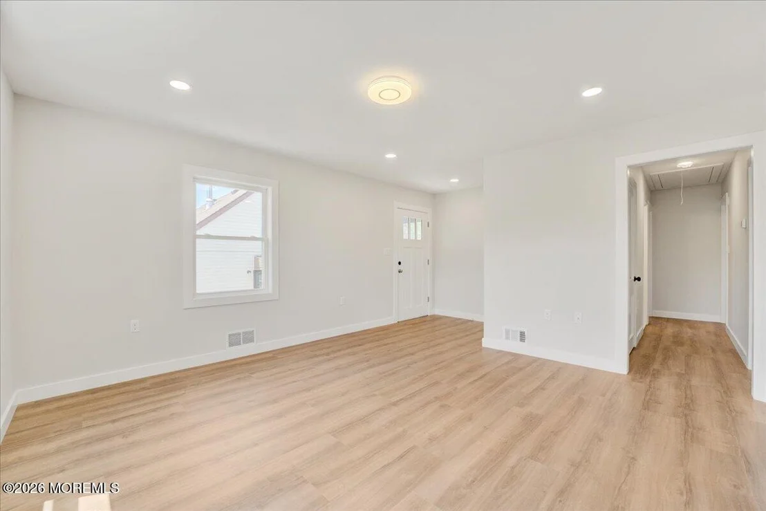 Photo of 39 Point O Woods Drive