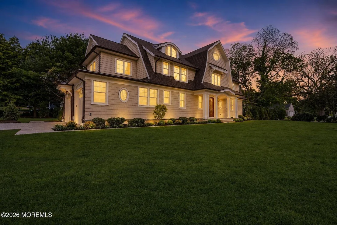 Photo of 907 Riverview Drive