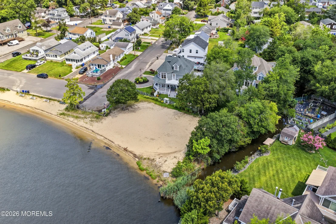 Photo of 2 River Drive