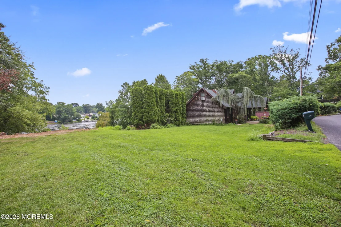 Photo of 30 S Lakeview Drive