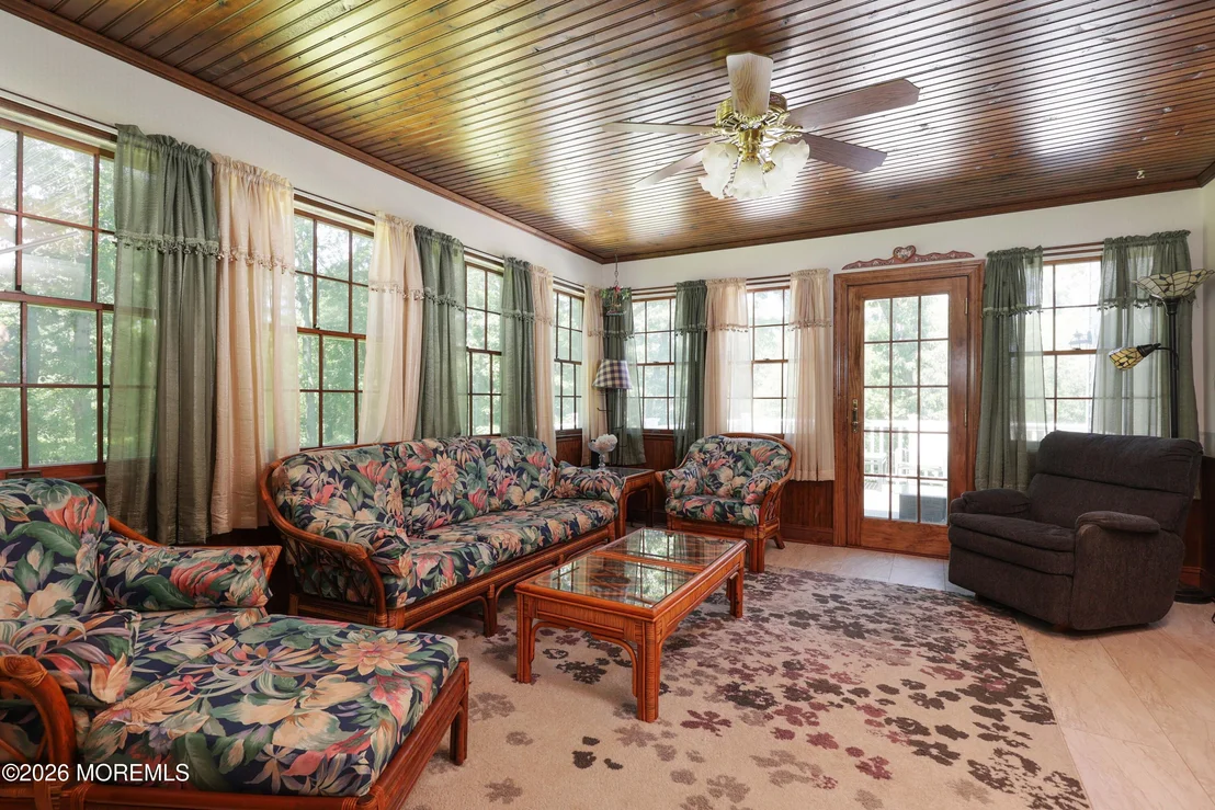 Photo of 1908 Shadowbrook Drive