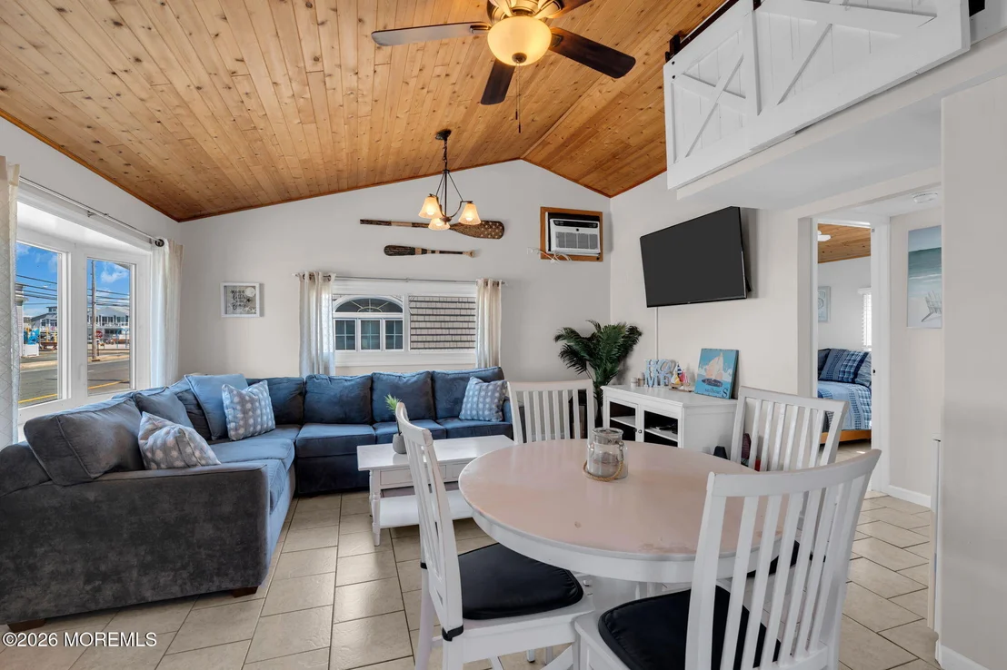 Photo of 125 W Tide Way