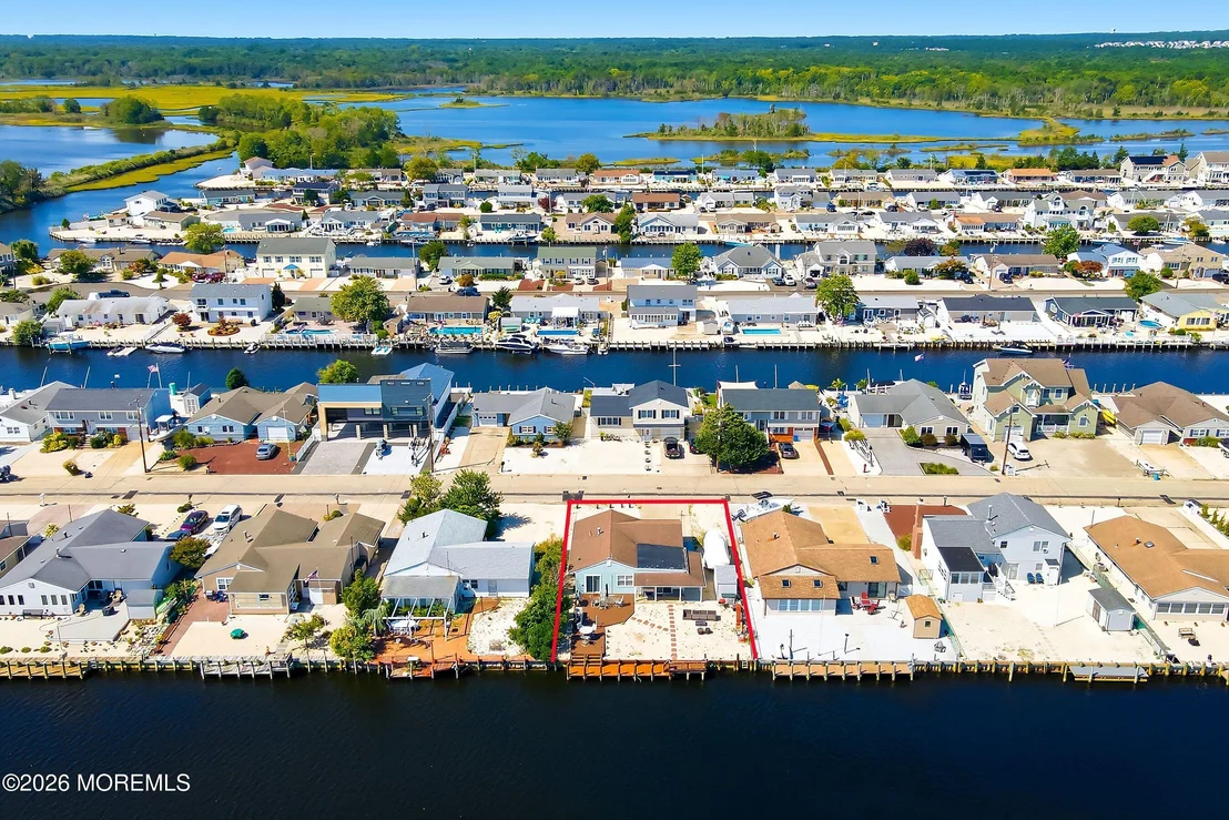 Photo of 216 Montclair Road S