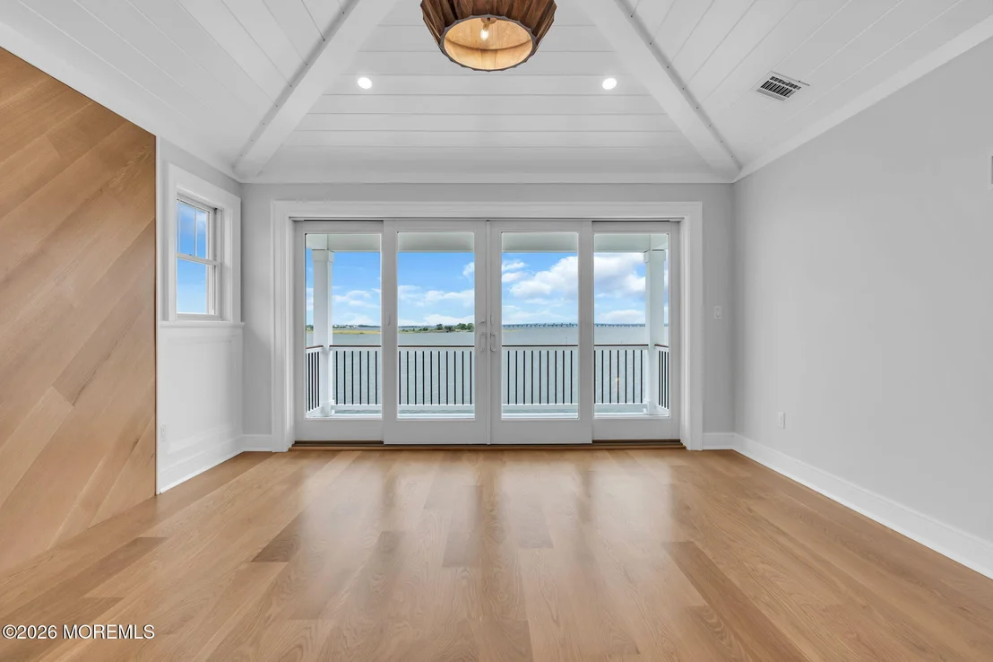 Photo of 151 Pershing Boulevard