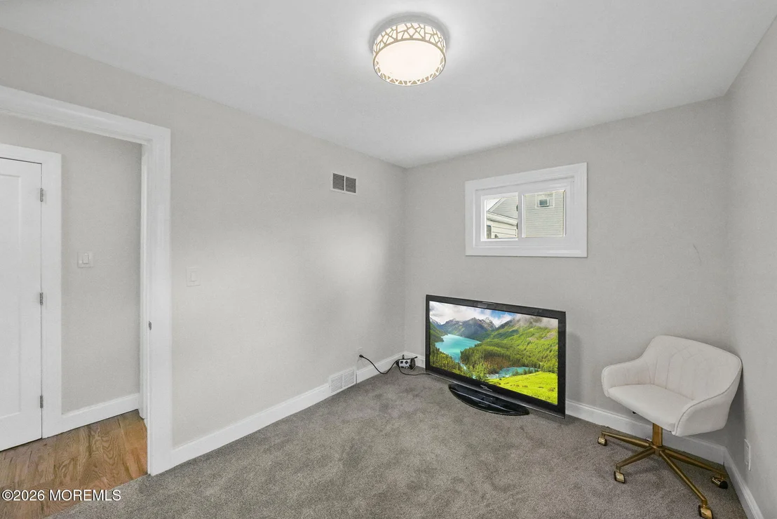 Photo of 105 Roosevelt Drive
