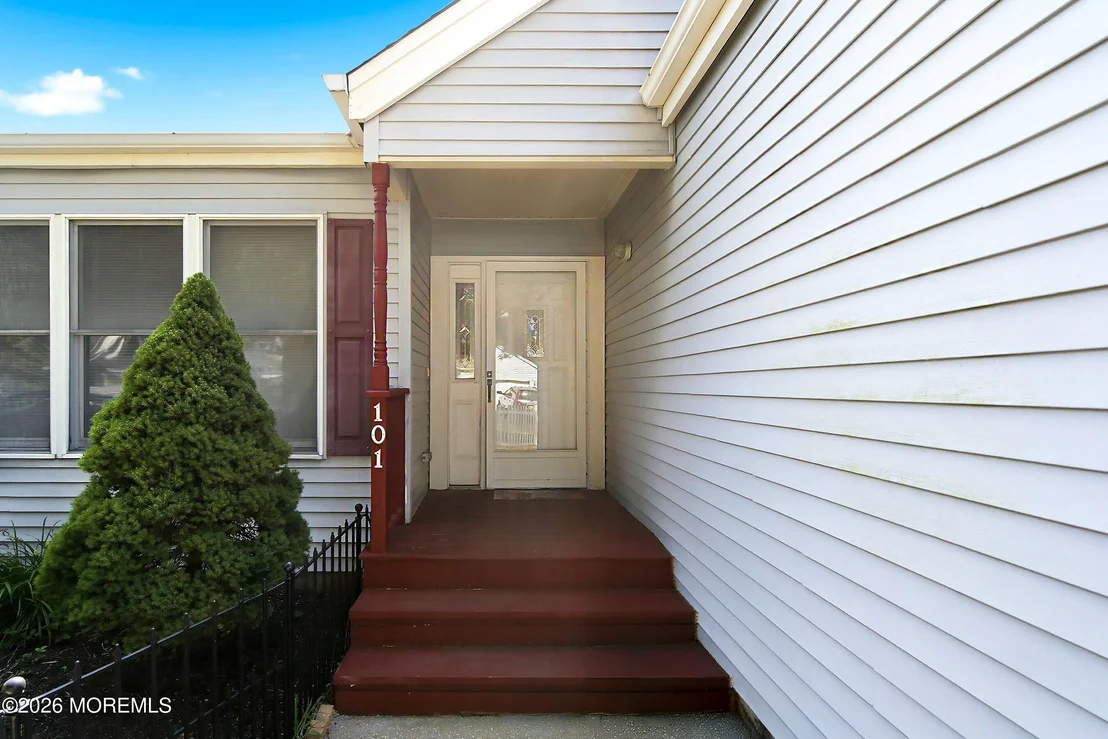 Photo of 101 Foxwood Lane