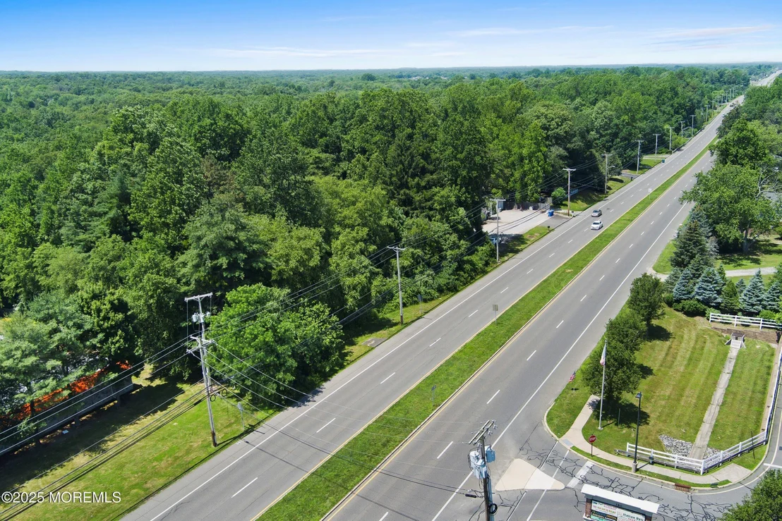 Photo of 185 N County Line Road