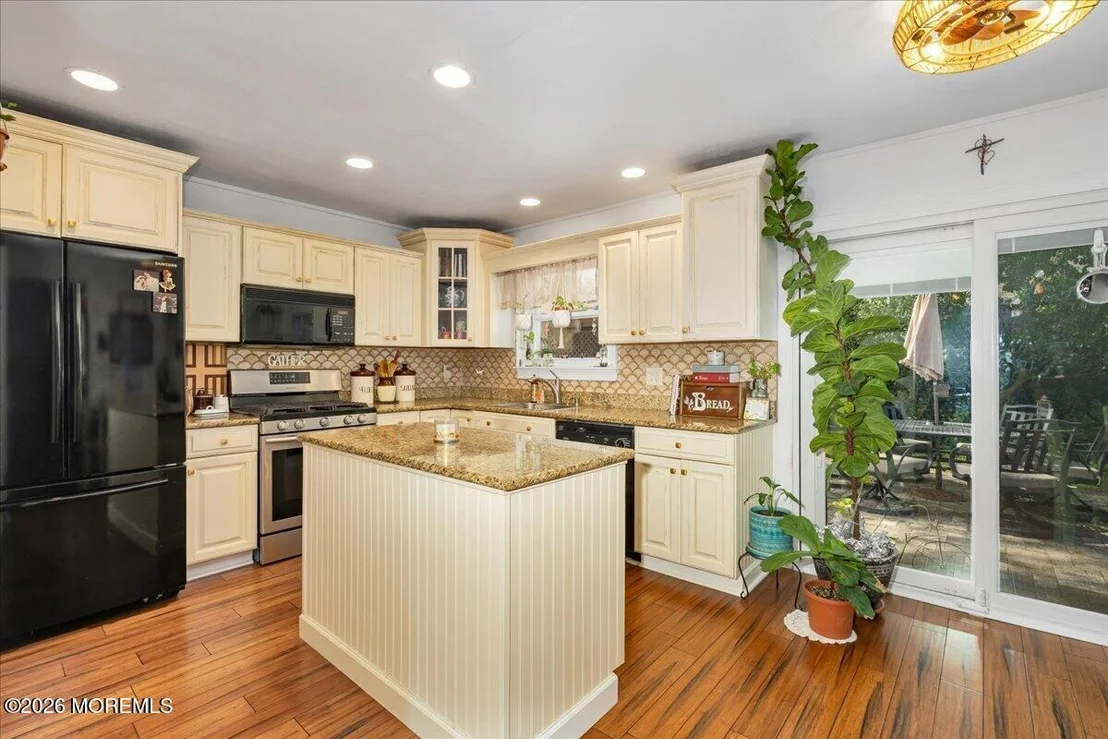 Photo of 48 Cresci Boulevard