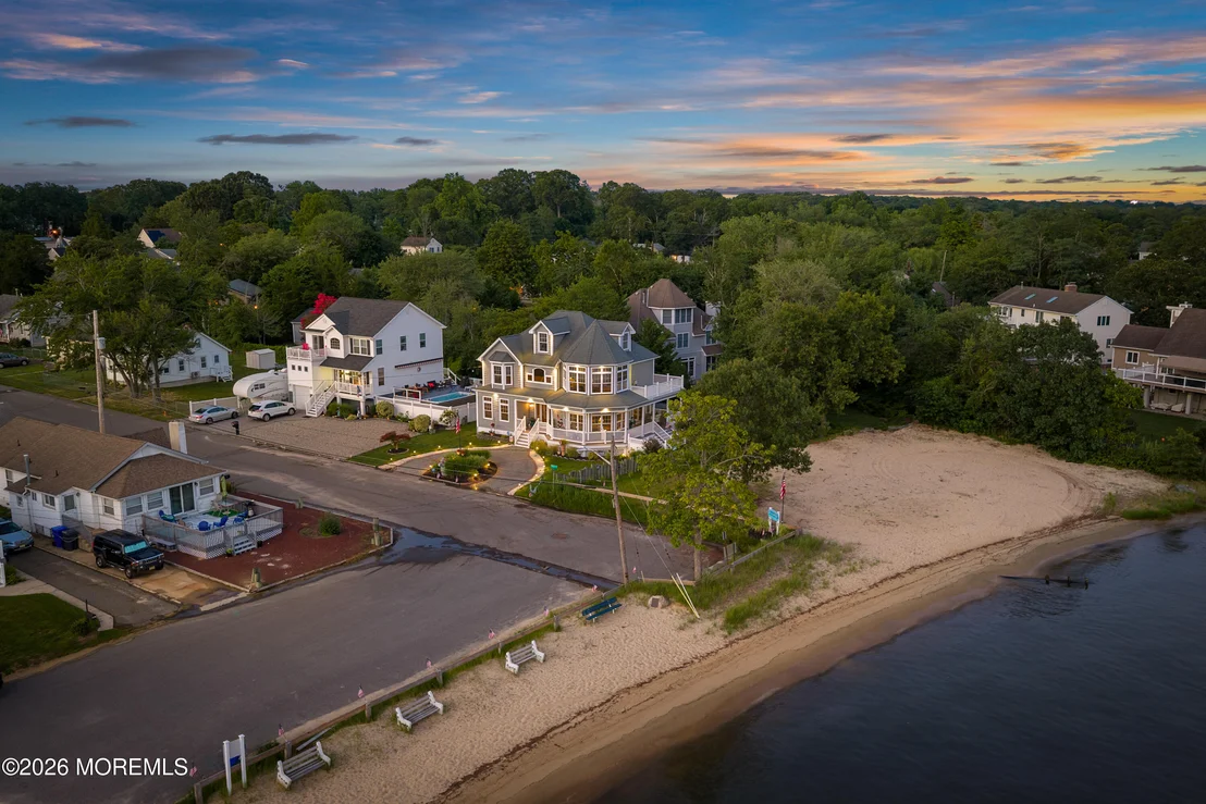 Photo of 2 River Drive