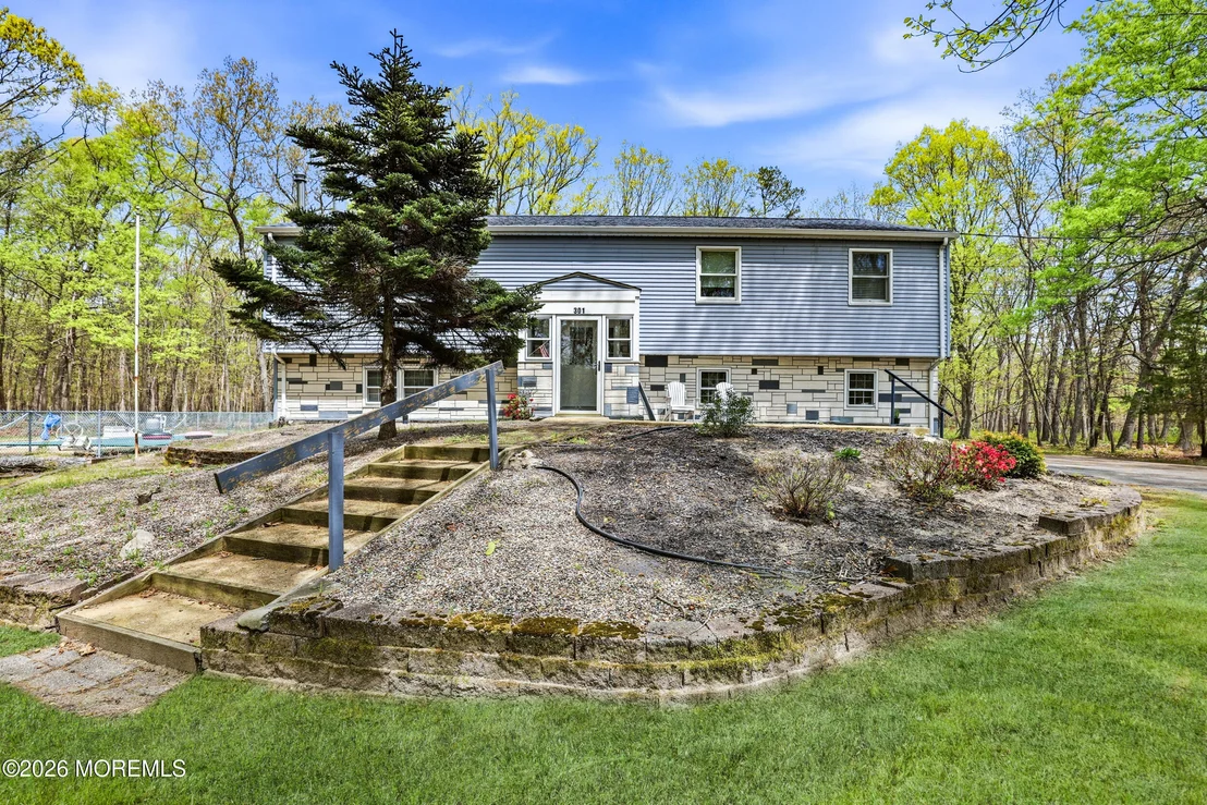 Photo of 301 Clearstream Road