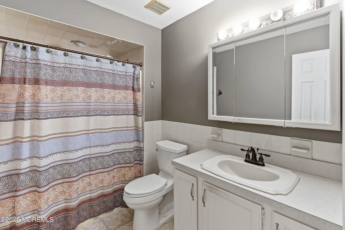 Photo of 638 Freehold Road