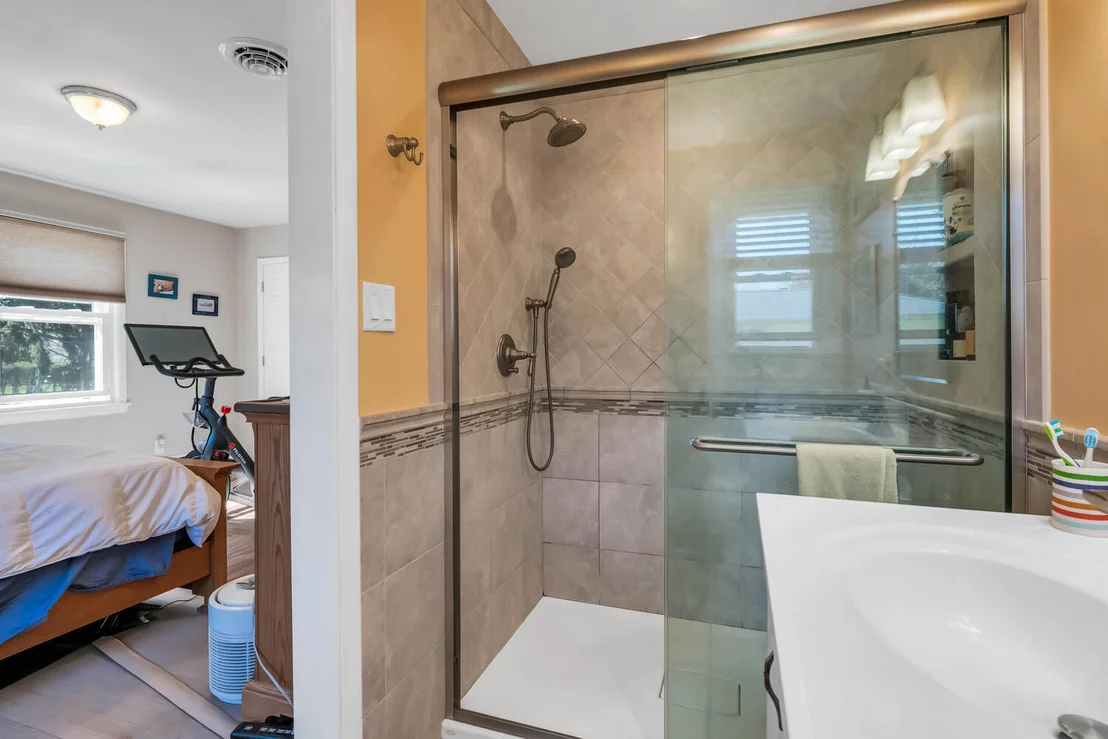 Photo of 407 Rumson Road