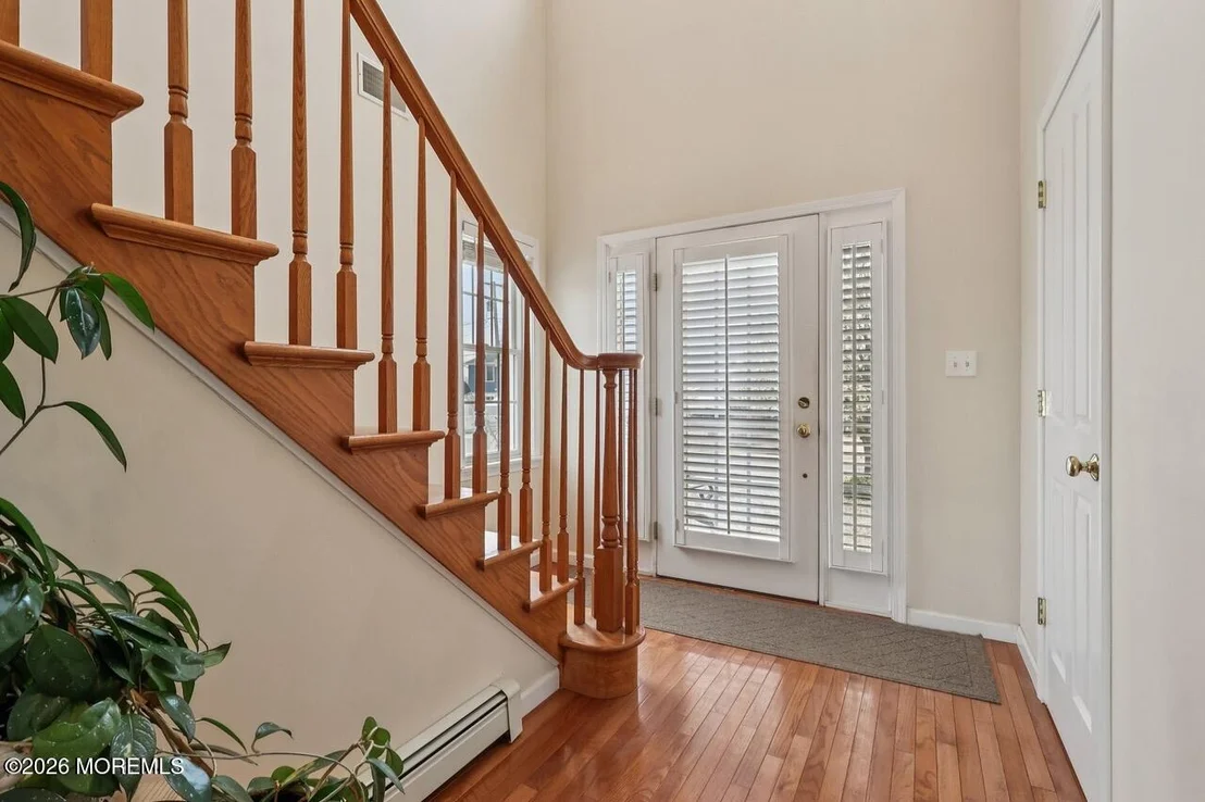 Photo of 232 Montclair Road S
