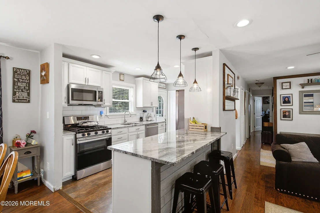 Photo of 25 Laurelton Avenue